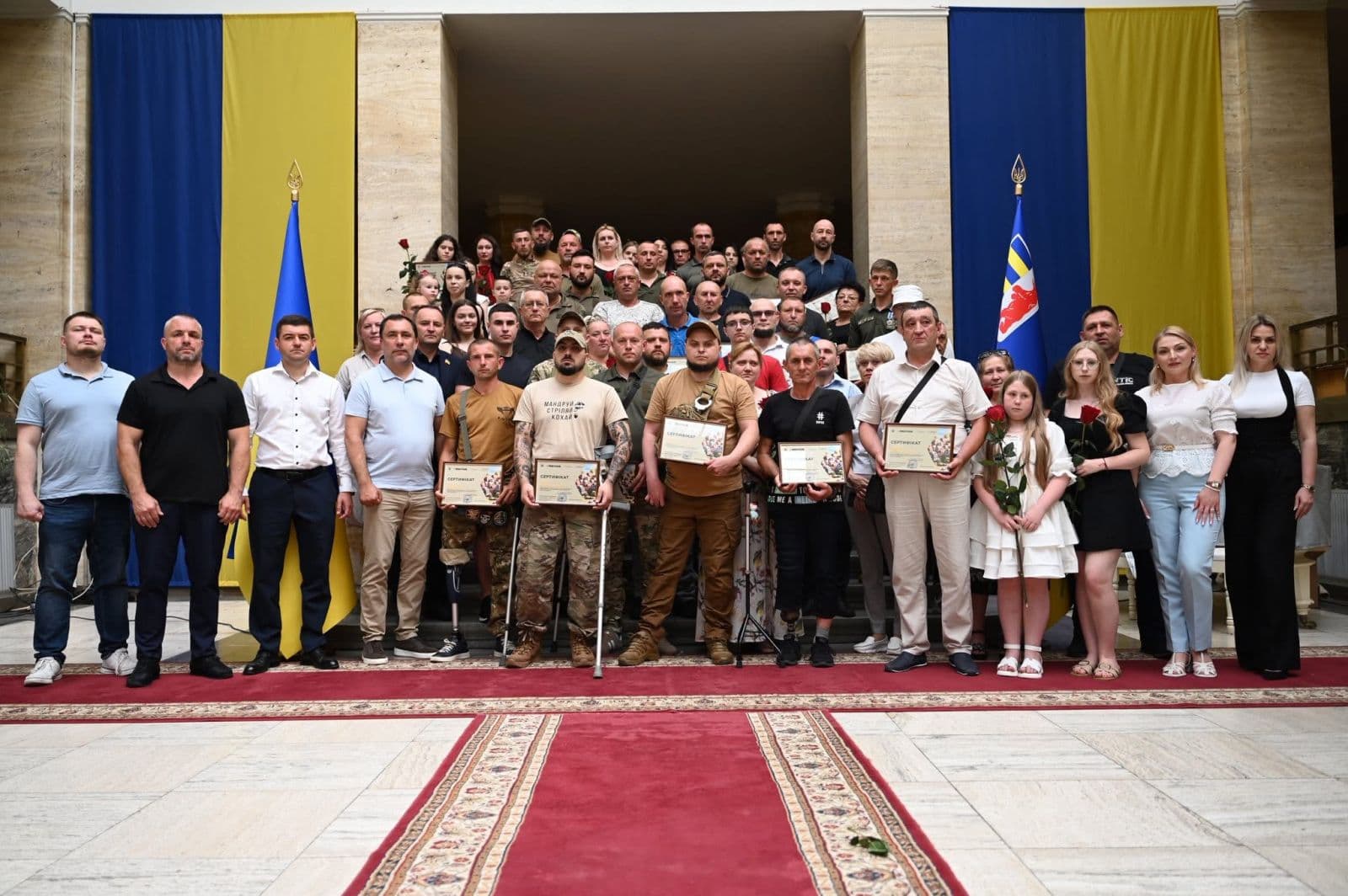 Зображення для статті: 38 родин військових, ветеранів та полеглих захисників Закарпаття отримали сертифікати на житло
