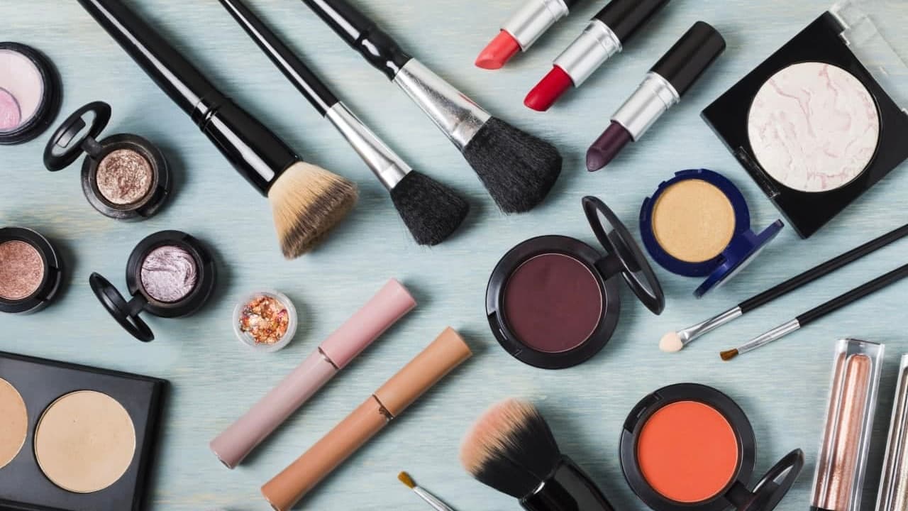 Зображення для статті: З 3 серпня в Україні змінюються правила продажу косметики: що варто знати кожному