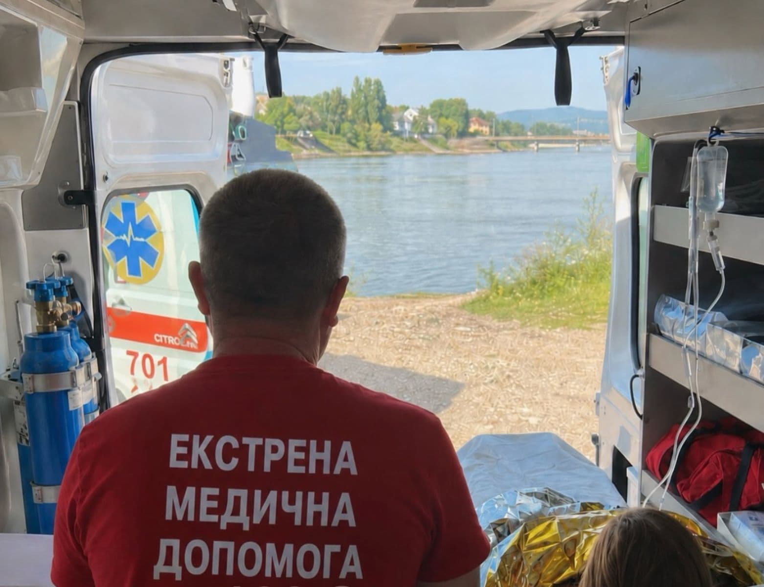Зображення для статті: У Мукачеві 13-річну дівчинку госпіталізували з гострим алкогольним отруєнням