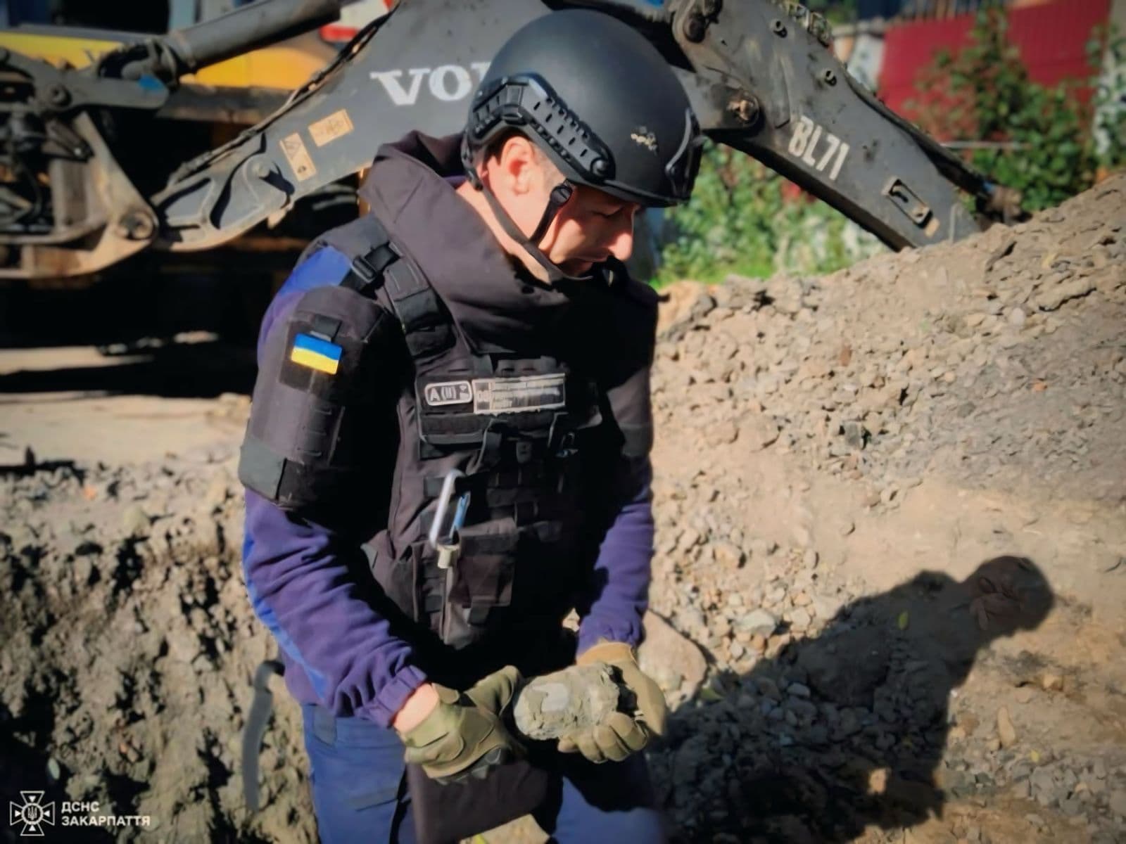 Зображення для статті: В Ужгороді будівельники знайшли міну Другої світової