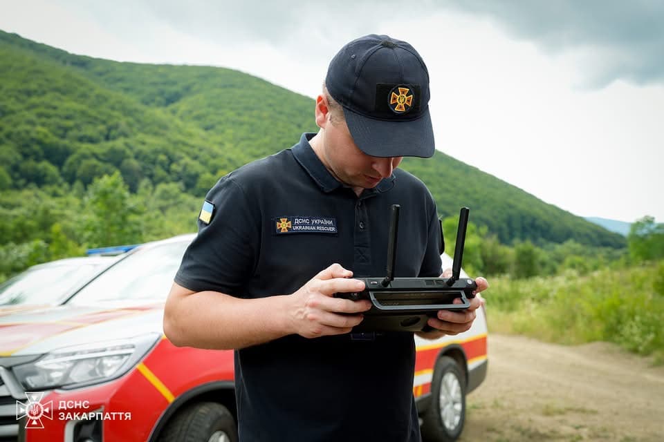 Зображення для статті: Під Мукачевом розшукують 73-річного грибника: до пошуків залучили дрони та службового собаку