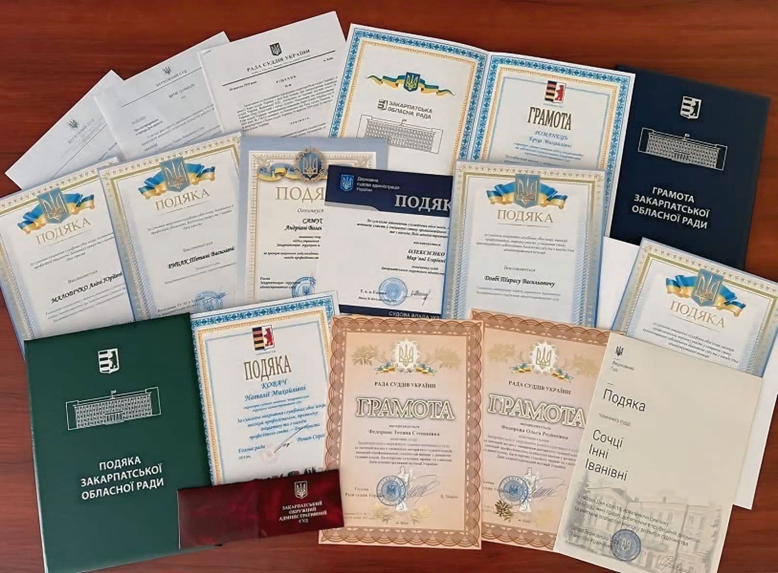 Зображення для статті: У Закарпатському окружному адмінсуді відзначили працівників з нагоди Дня юриста