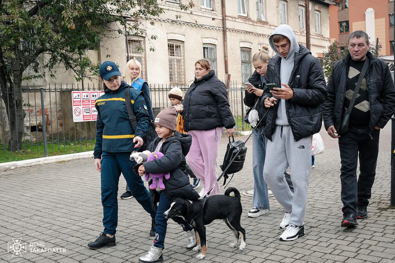 Зображення для статті: Мукачівські рятувальники зустріли переселенців із Дніпропетровщини