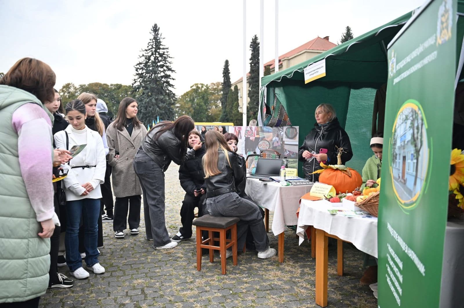 Зображення для статті: В Ужгороді провели перший обласний фестиваль кар’єри для старшокласників