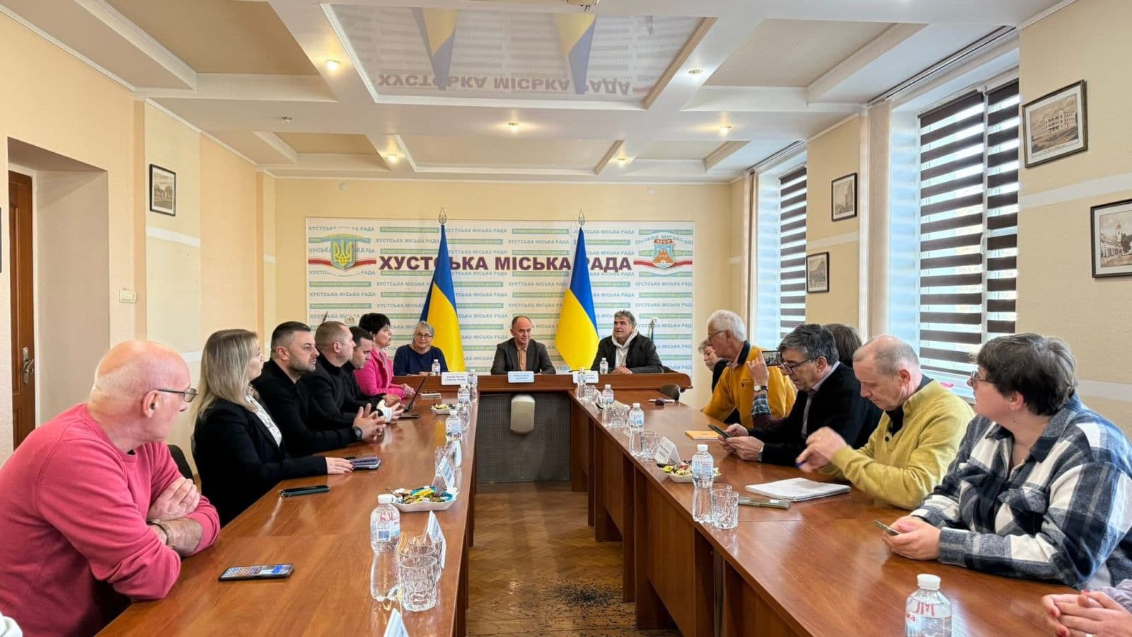 Зображення для статті: Хустська міська рада підписала Меморандум про співпрацю з муніципалітетами Франції