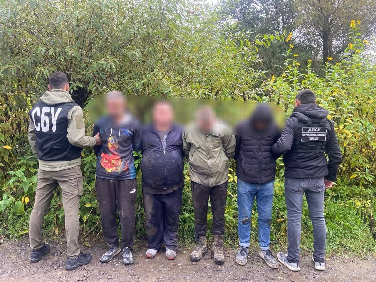 Зображення для статті: Дві спроби втечі за кордон: на Закарпатті викрили схеми переправлення ухилянтів