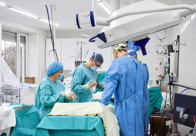 7,5 години боротьби за життя: закарпатські кардіохірурги здійснили історичну операцію