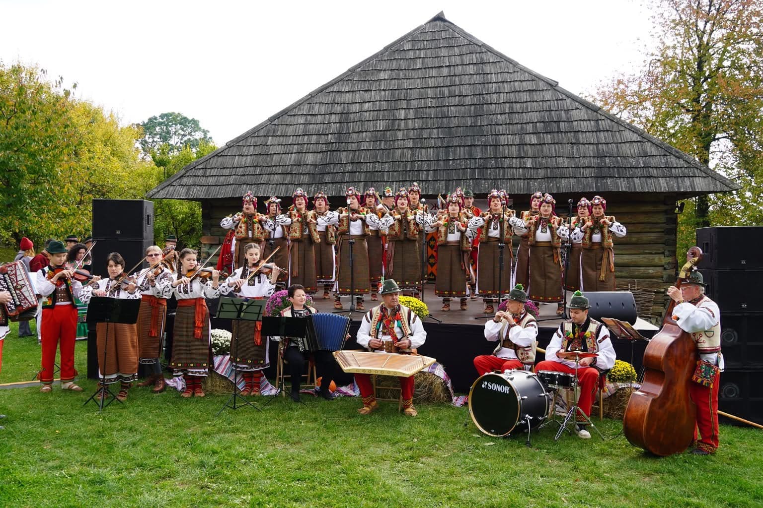 Зображення для статті: «Жива спадщина» Закарпаття: в Ужгороді показали унікальні традиції краю