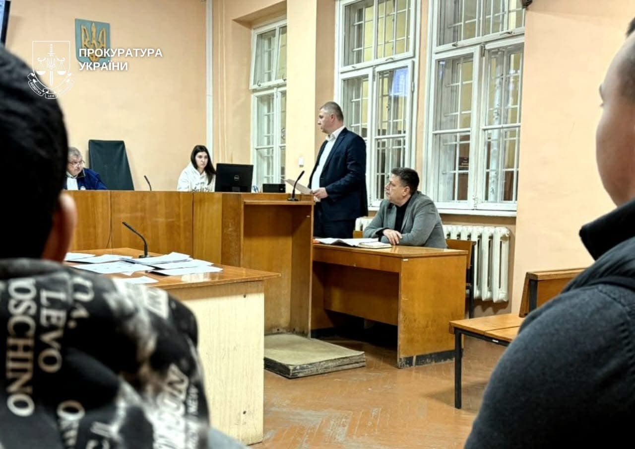 Зображення для статті: Двох неповнолітніх підозрюваних у вбивстві пенсіонерів взяли під варту без застави