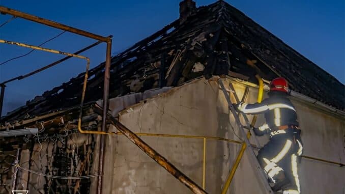 Зображення для статті: Сусіди врятували будинок пенсіонерки від масштабної пожежі на Хустщині