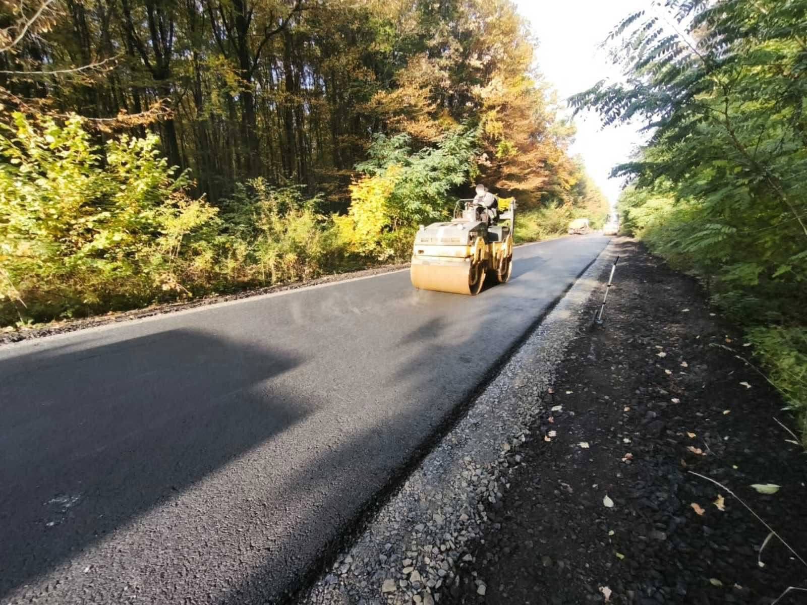 Зображення для статті: Між Ужгородським та Мукачівським районами триває ремонт дороги