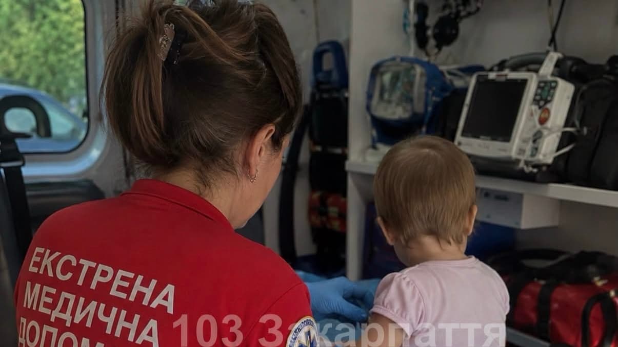 Зображення для статті: Півторарічна дівчинка на Закарпатті випадково випила бензин: дитину терміново госпіталізували