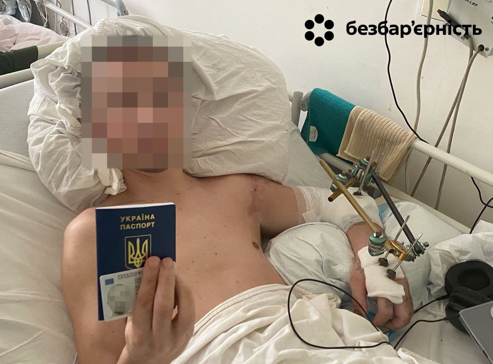 Зображення для статті: Поранений військовий отримав нові документи просто у лікарняній палаті