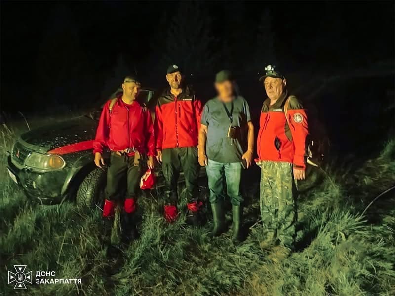 Зображення для статті: Заблукав під час збору грибів: у Тячівському районі рятувальники розшукали 50-річного чоловіка