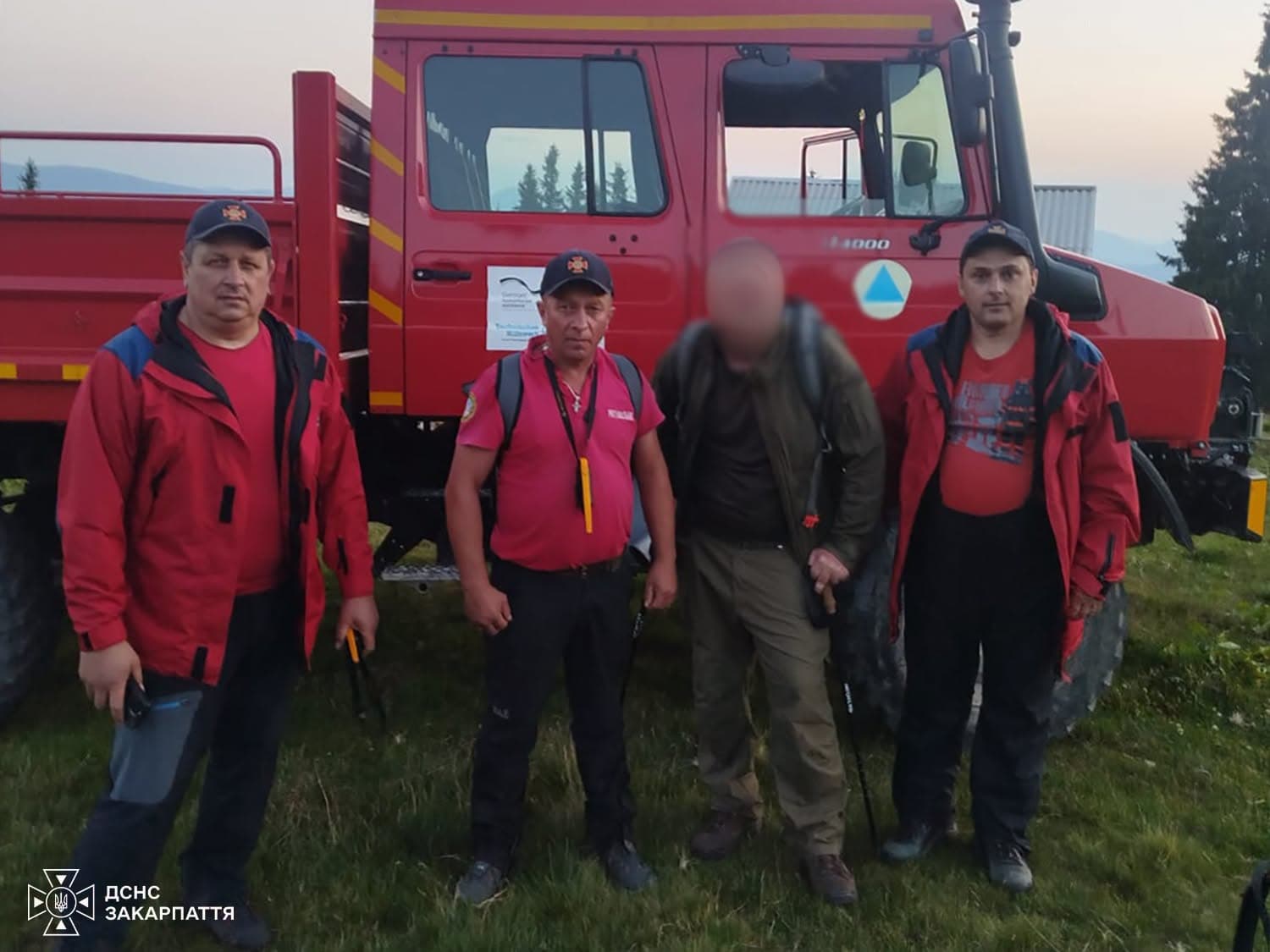 Зображення для статті: На Рахівщині рятувальники знайшли туриста, який дві доби не міг вибратися з гір