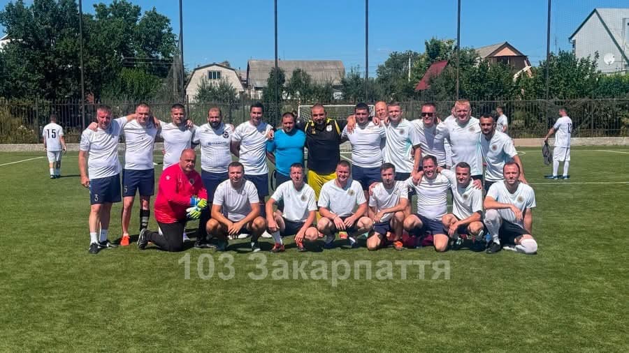 Зображення для статті: Команда медиків Закарпаття здобула срібло на всеукраїнському чемпіонаті з мініфутболу