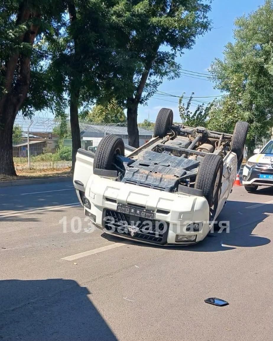 Зображення для статті: В Ужгороді зіткнулися два автомобілі: є травмовані