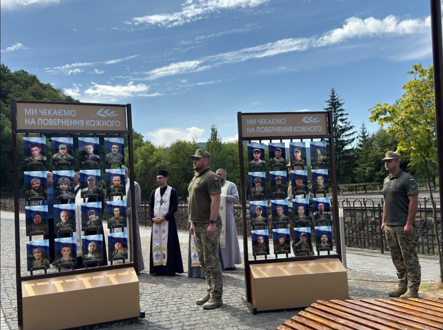 Зображення для статті: У Хусті відкрили Алею Надії на честь військових, які вважаються зниклими безвісти