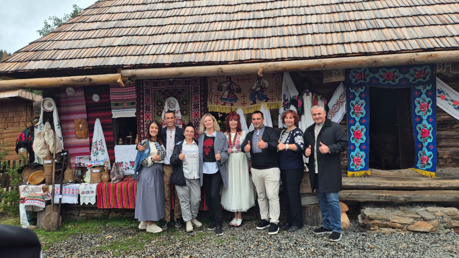 Зображення для статті: Сир, вінки та народні ремесла: у Синевирській Поляні провели День місцевих традицій