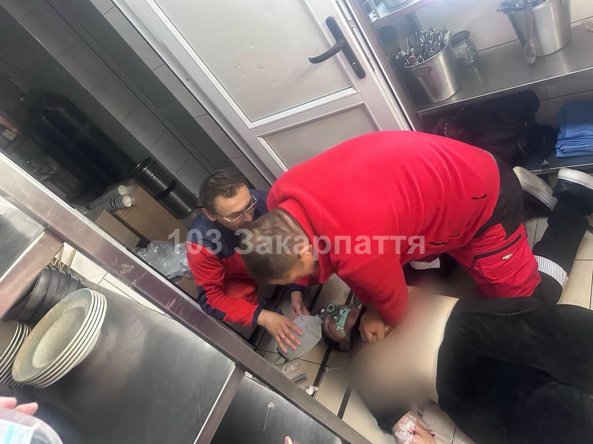 Зображення для статті: На Закарпатті медики 40 хвилин реанімували жінку, але врятувати її не вдалося