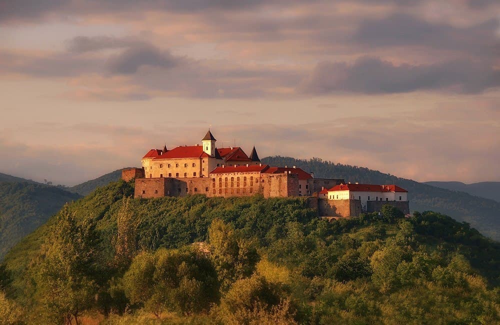 Зображення для статті: У Мукачівському замку підпишуть угоду про співпрацю з музеєм Тракайського замку (Литва)
