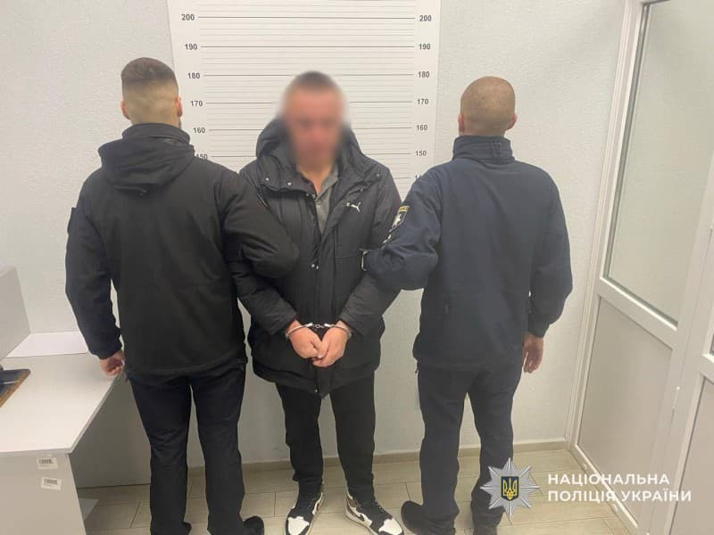 Зображення для статті: В Ужгороді чоловік пограбував жінку під час візиту в гості