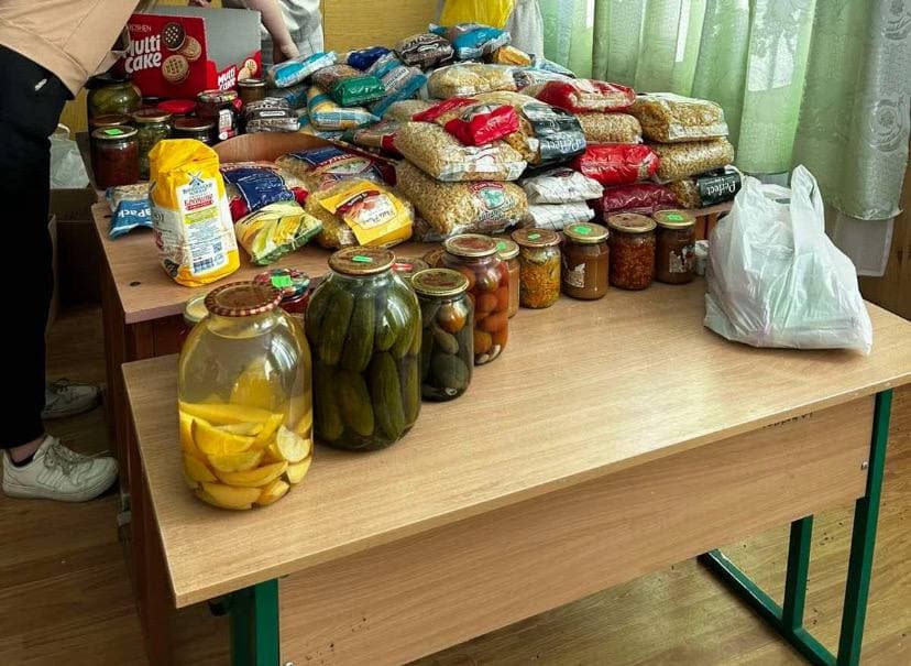 Зображення для статті: Учні Лохівської школи приєдналися до акції «Милосердя»