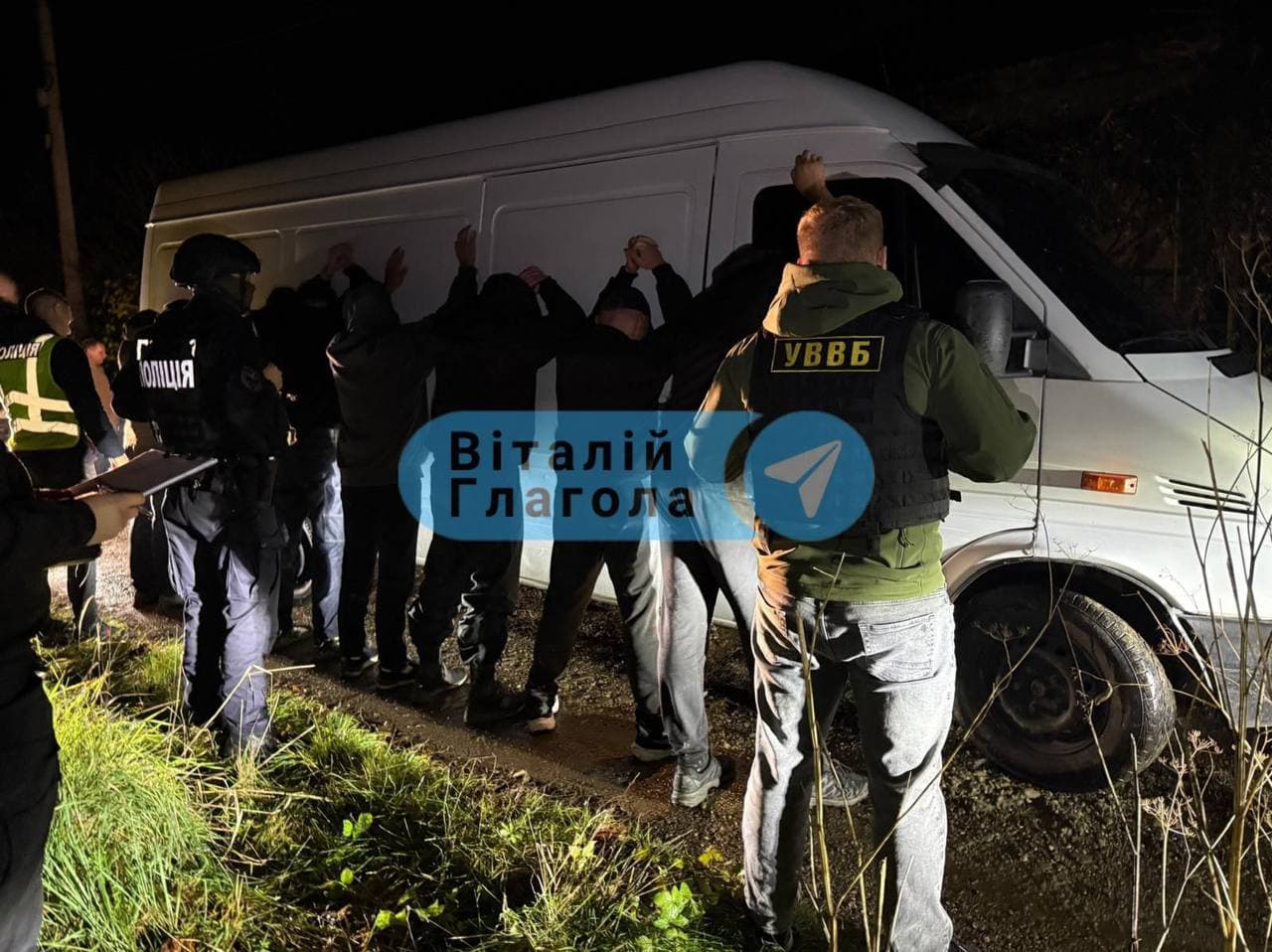 Зображення для статті: На Закарпатті викрили переправку ухилянтів до ЄС на бусах із символікою ЗСУ