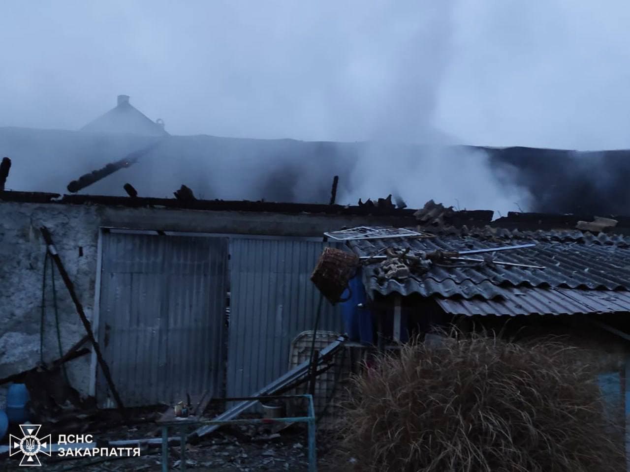 Зображення для статті: На Берегівщині внаслідок пожежі згорів гараж із автомобілем