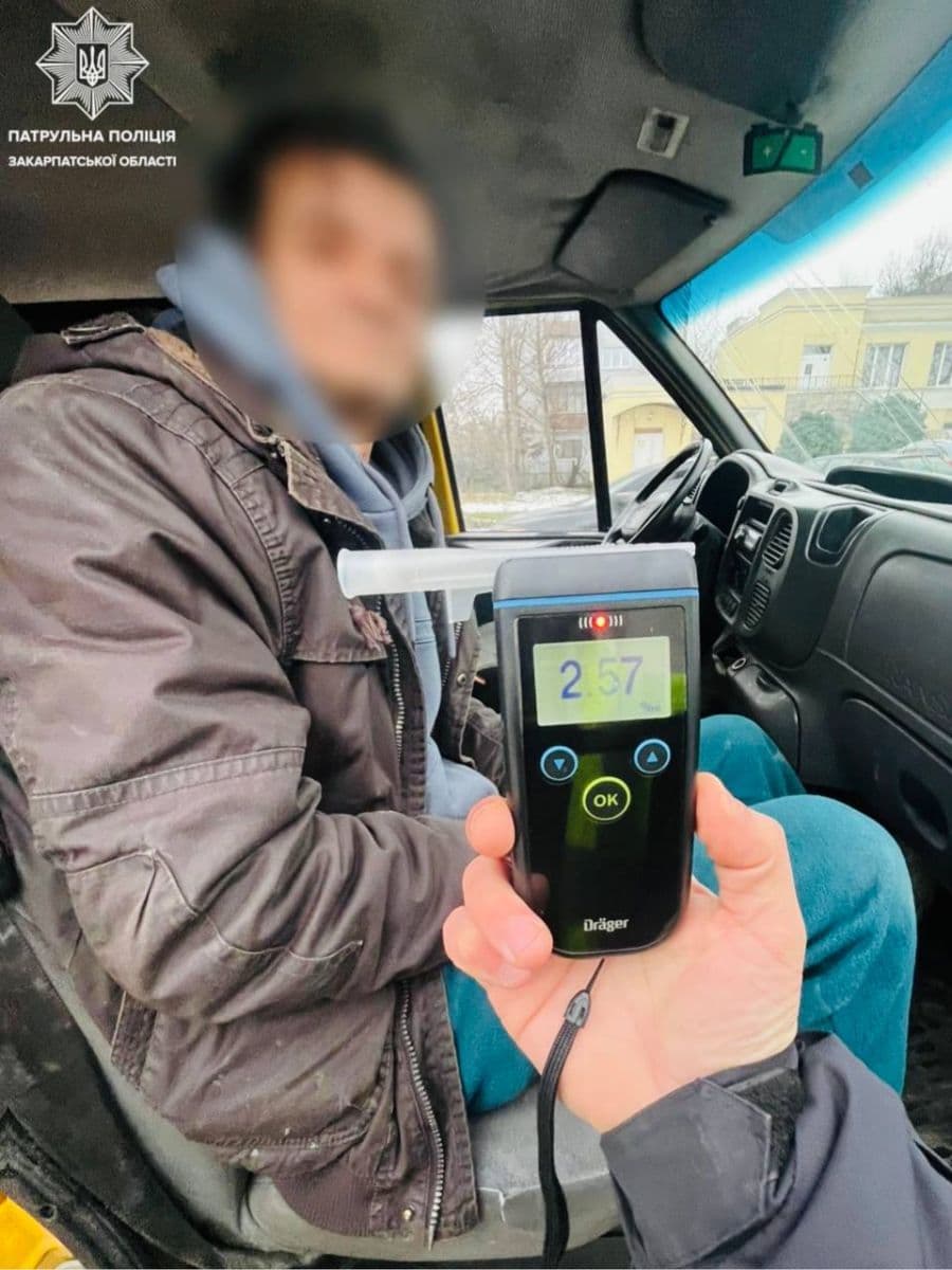 Зображення для статті: В Ужгороді патрульні затримали водія Ford із понад 2,5 ‰ алкоголю в крові