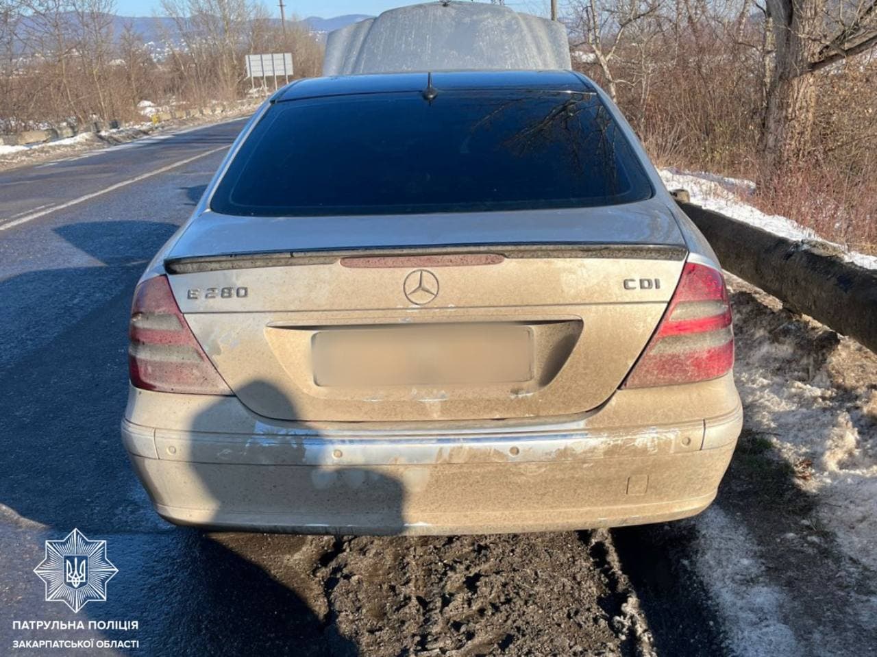 Зображення для статті: Порушував ПДР і не зупинився на вимогу поліції: на Закарпатті затримали водія Mercedes