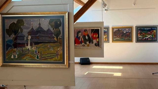 Зображення для статті: «Закоханий в Карпати»: у Мукачеві відкрили персональну виставку закарпатського художника Антона Шепи
