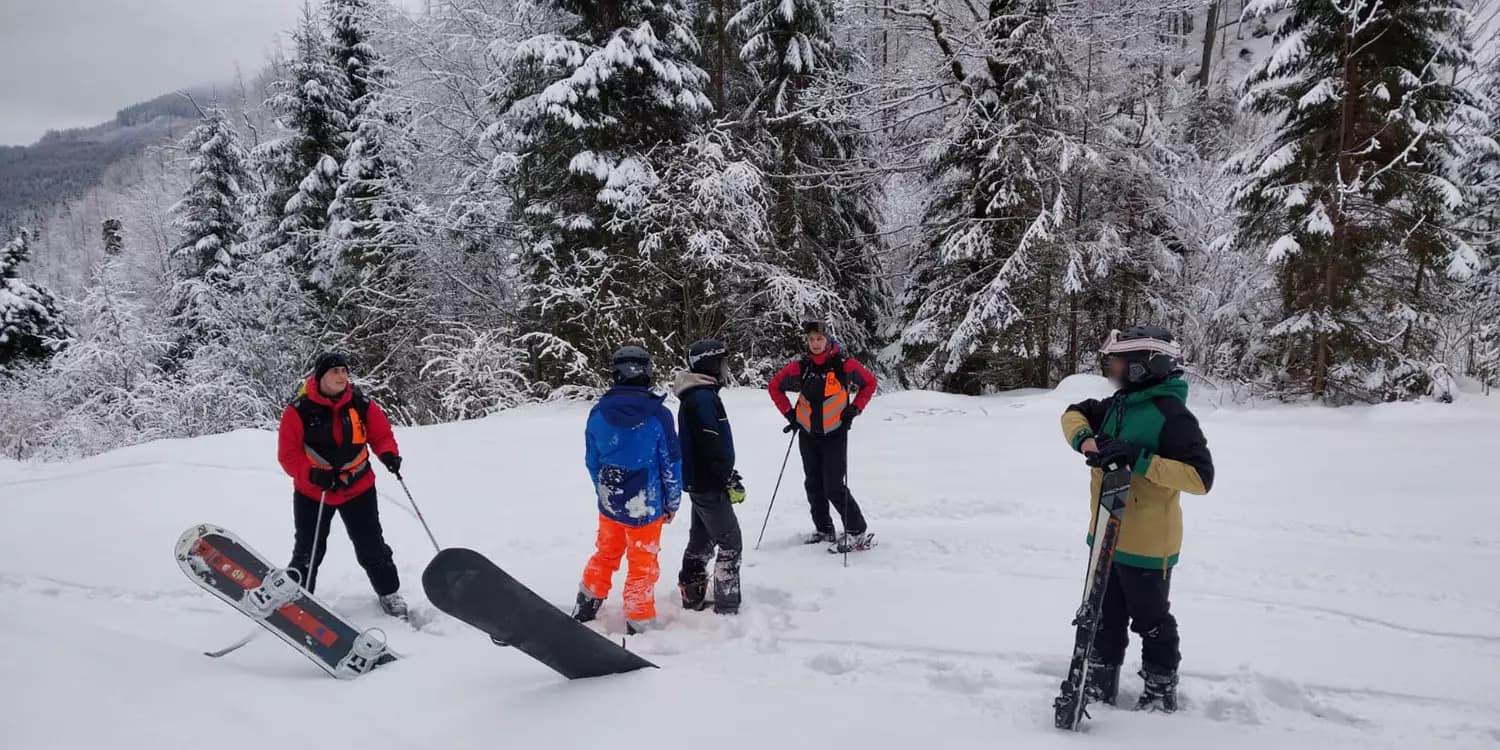 Зображення для статті: Троє туристів зі Львівщини заблукали в горах Рахівщини: їх розшукали рятувальники