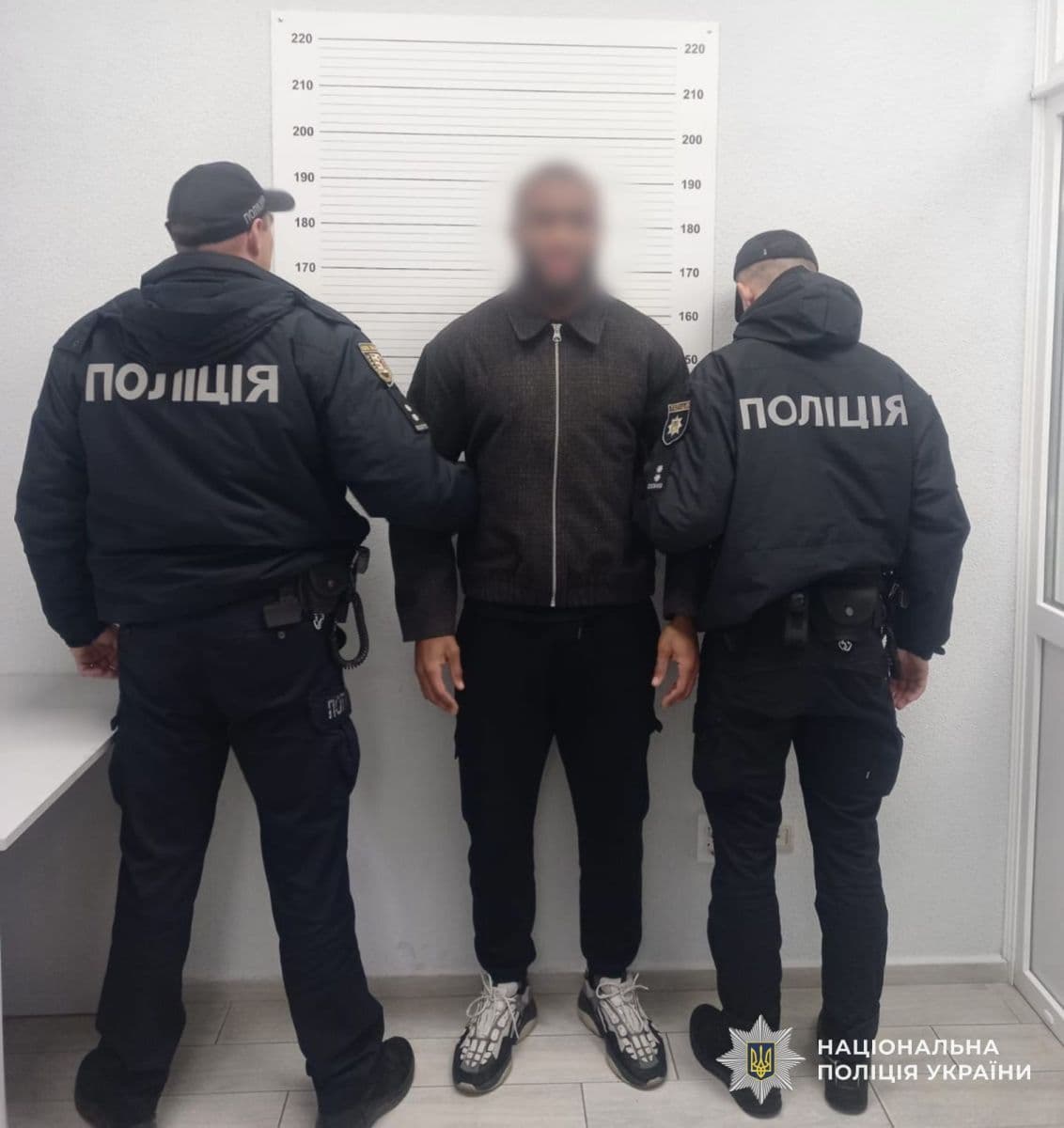 Зображення для статті: В Ужгороді 28-річний іноземець викрав ноутбук у працівниці візового центру