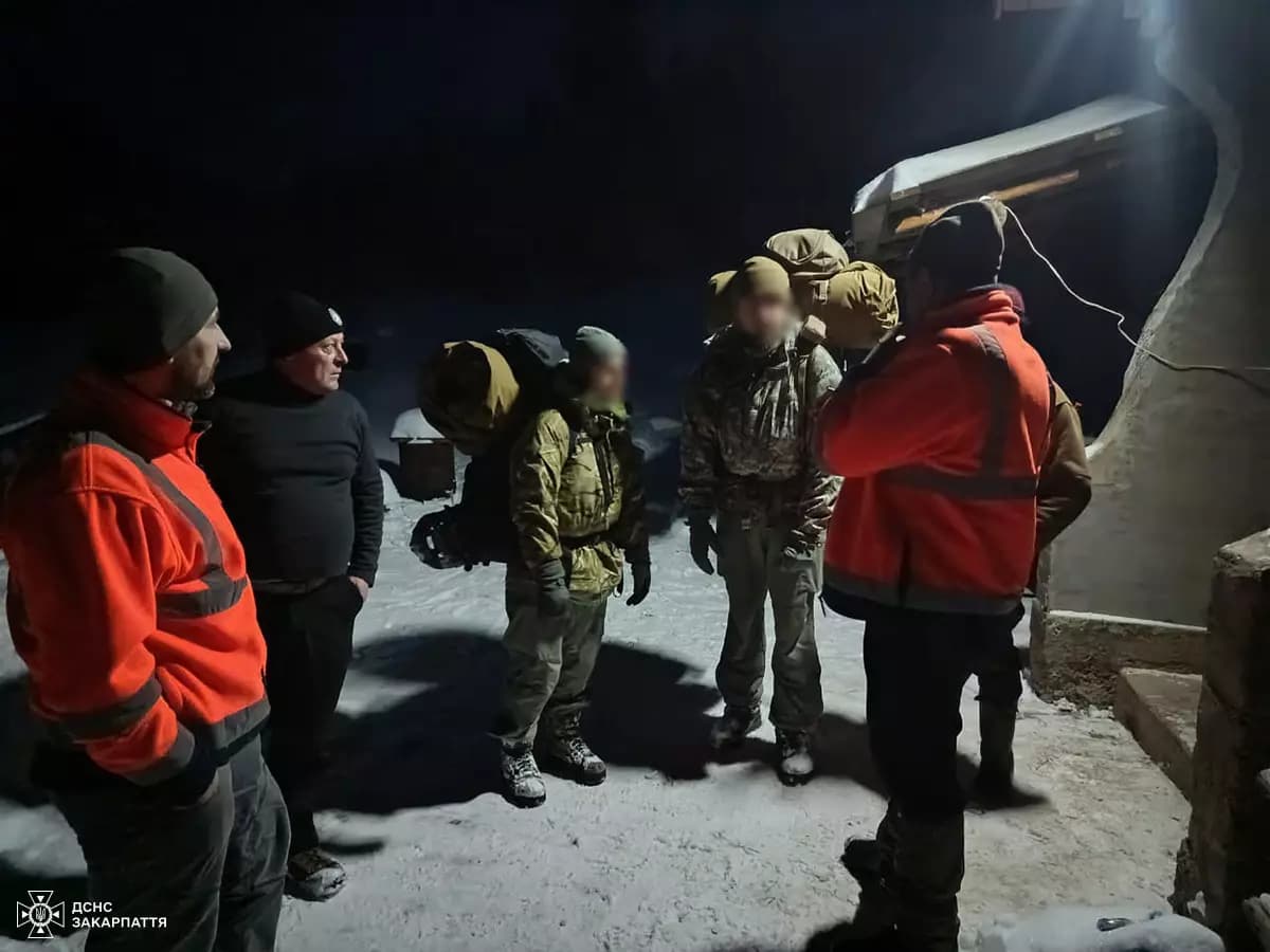 Зображення для статті: На Закарпатті рятувальники знайшли заблукалих туристів із Тернополя