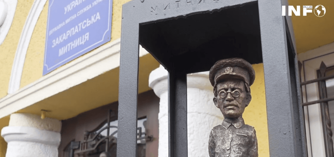 Зображення для статті: Міні-родзинка Ужгорода: митник і його чотирилапий напарник