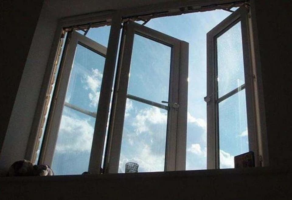 Зображення для статті: Трагічна подія в Ужгороді: 17-річний підліток випав з вікна багатоповерхівки