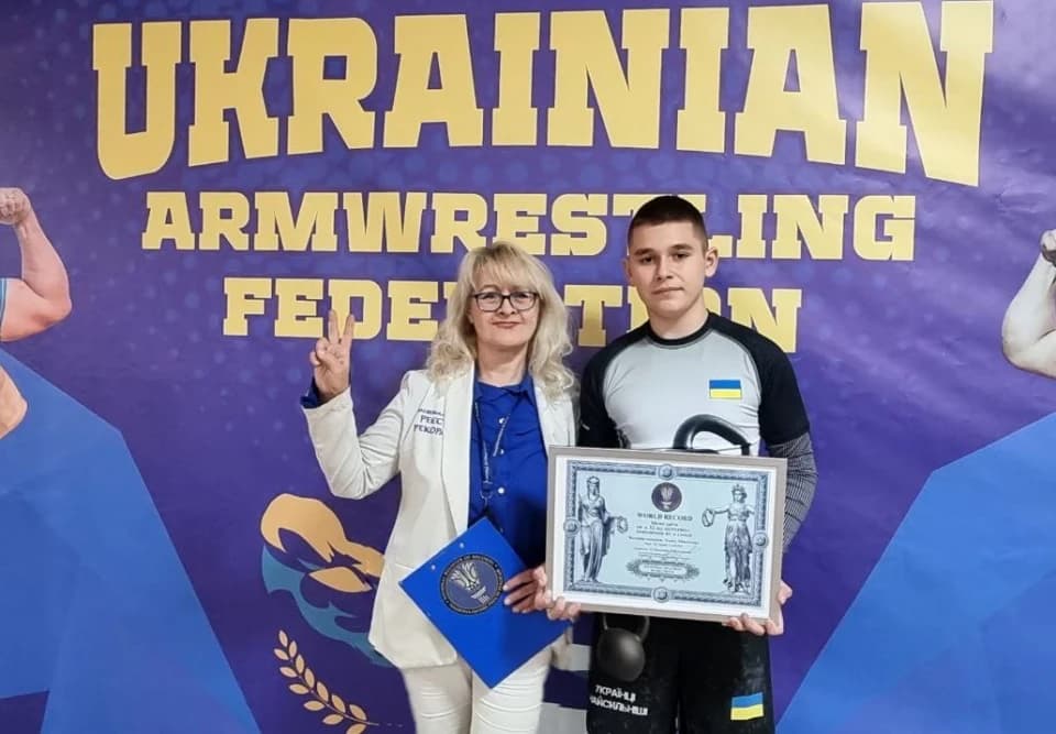 Зображення для статті: Найсильніша дитина світу: юний мукачівський спортсмен із трьома світовими рекордами