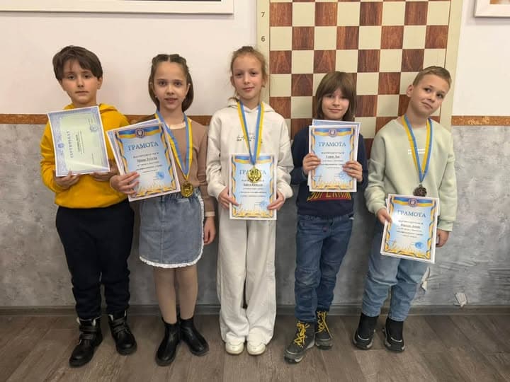 Зображення для статті: У Мукачеві стартувала зимова серія шахових турнірів для юних гравців