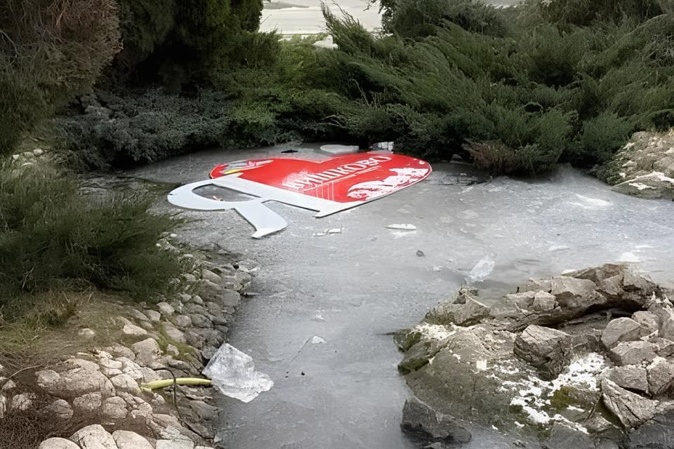 Зображення для статті: Двоє братів зламали фотозону «Я люблю Вишково» на Хустщині: поліція притягнула батьків до відповідальності