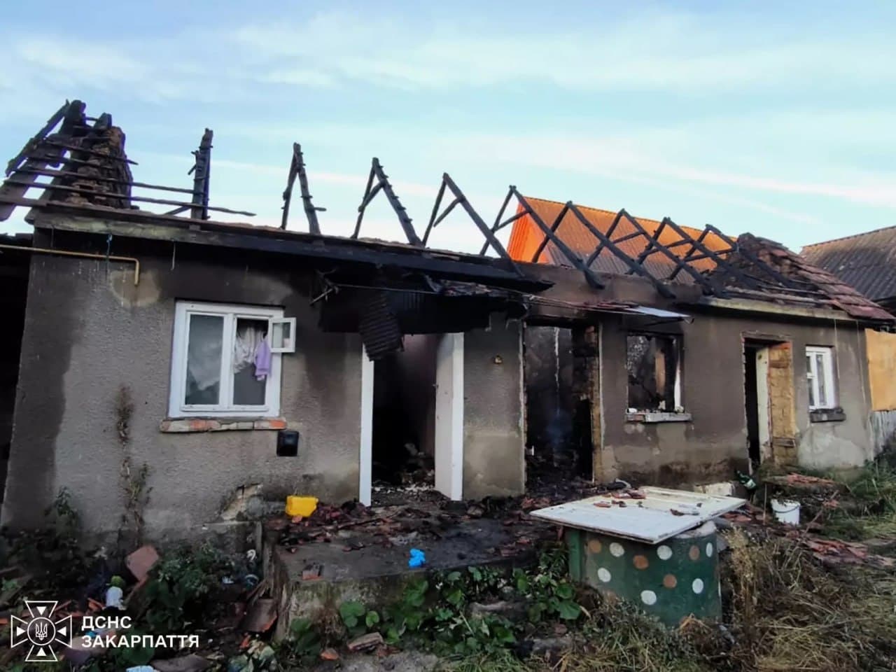 Зображення для статті: У селі Жнятино на Мукачівщині під час пожежі загинув 49-річний чоловік