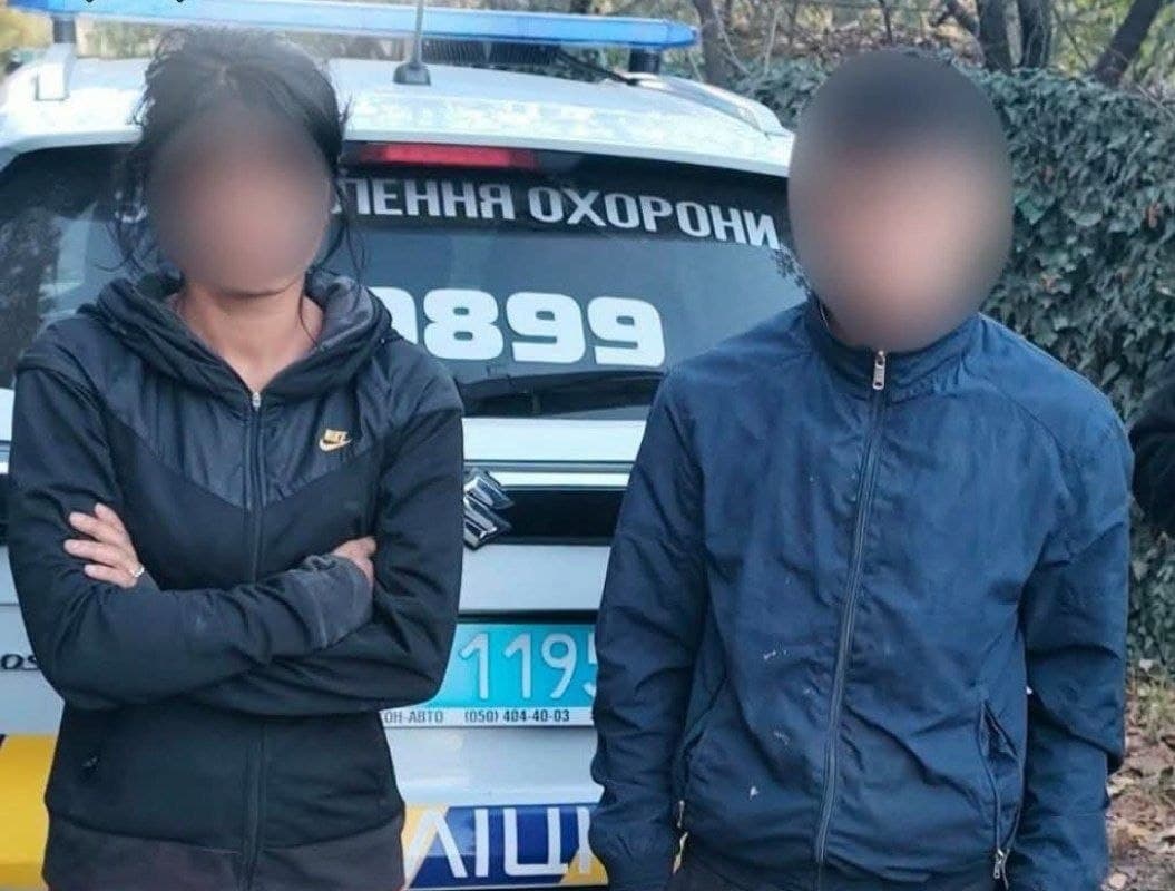 Зображення для статті: У Мукачеві двох молодих людей затримали за підозрою у проникненні до наукової підстанції