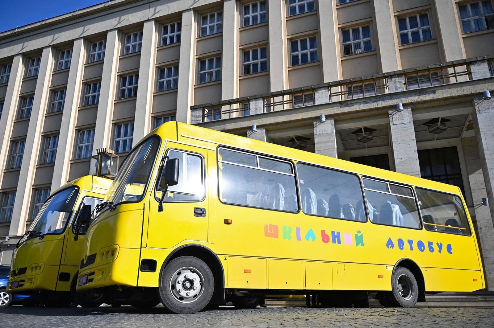 Зображення для статті: Нові шкільні автобуси для дітей з інвалідністю: на Закарпатті розширюють доступ до освіти