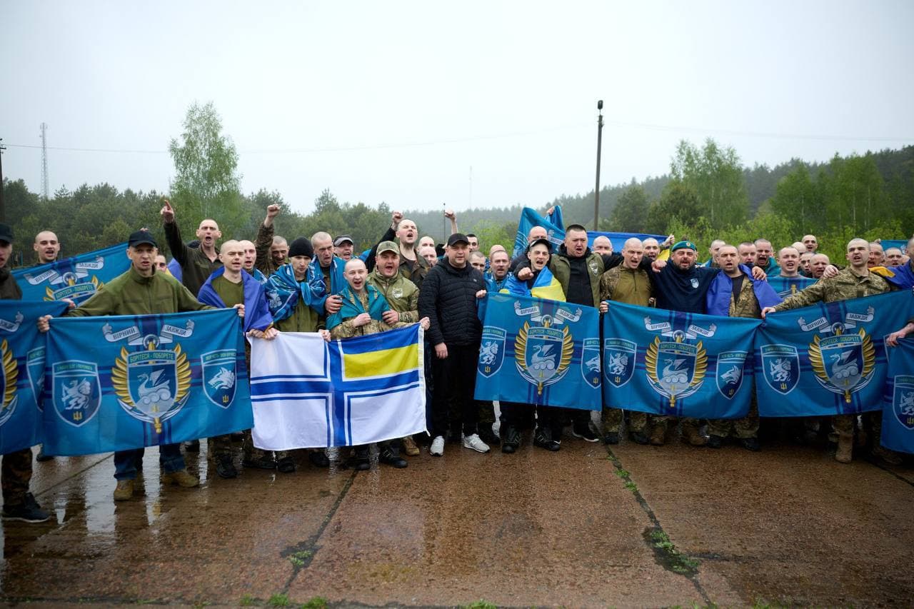 Зображення для статті: Додому повернулися 205 українських захисників: перший етап масштабного обміну