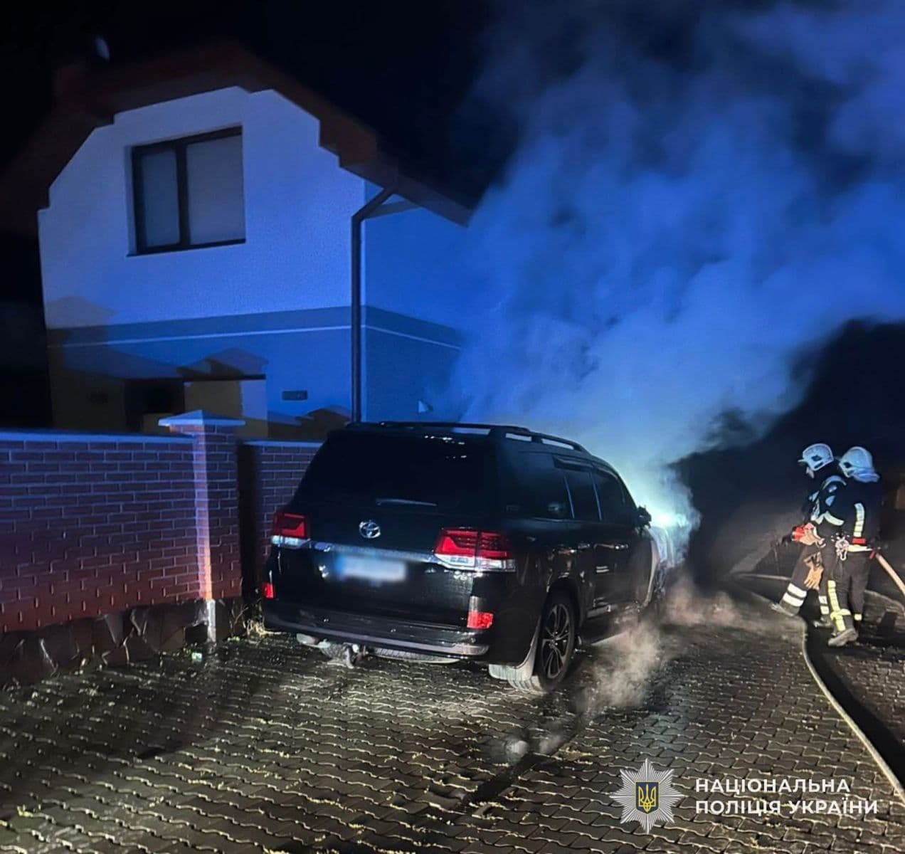 Зображення для статті: В Мукачеві розкрили замовний підпал позашляховика