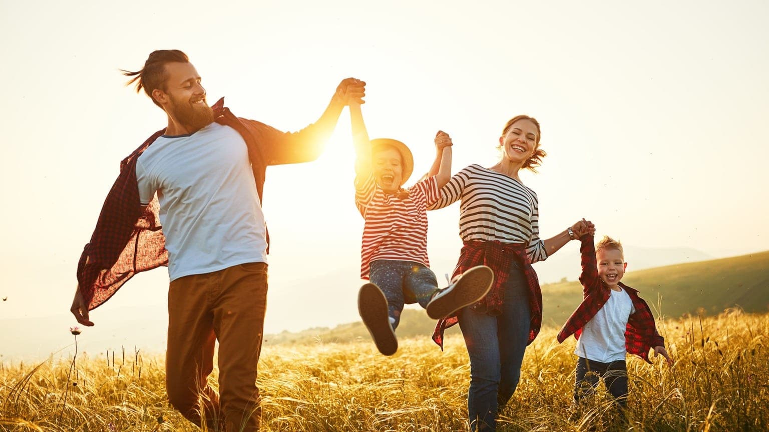 Зображення для статті: Щастя тут і зараз: чи можна бути щасливим під час війни?